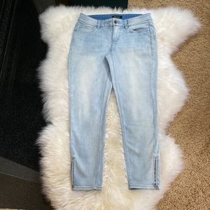 WHBM Light Blue jeans, Size 2, Skinny Crop
